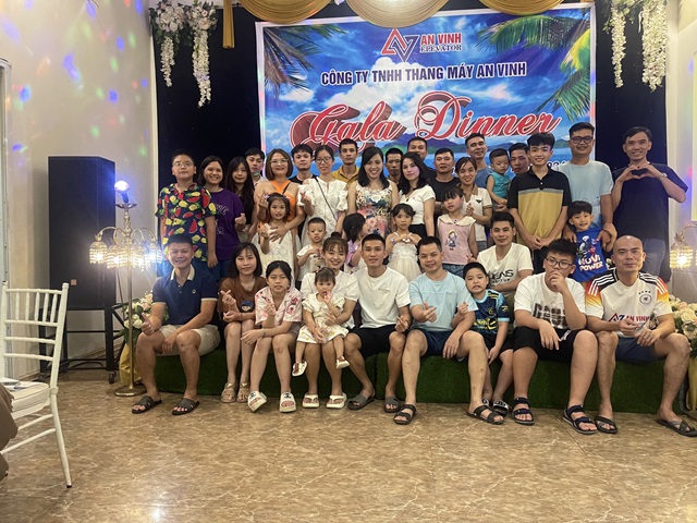 Tập thể cán bộ nhân viên thang máy An Vinh cùng gia đình
