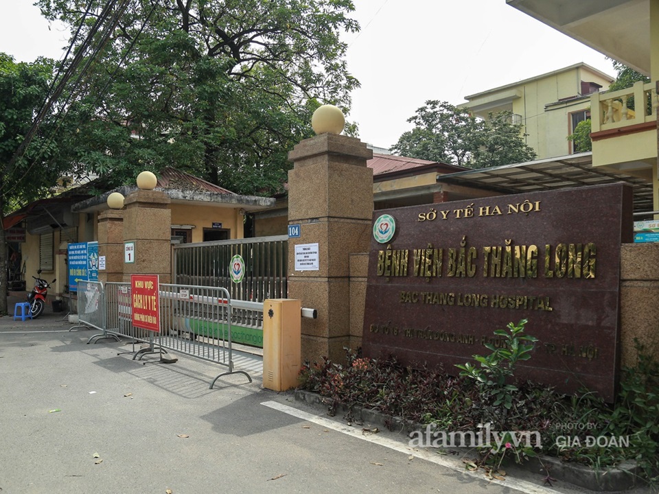 Lắp đặt hệ thống vách inox hố gạch cho bệnh viện Bắc Thăng Long