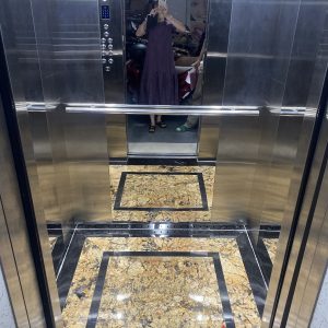 Thang máy gia đình vách inox cabin tiêu chuẩn