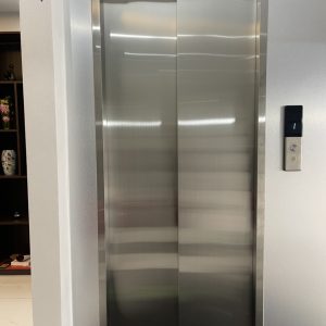 Thang máy gia đình vách inox cabin tiêu chuẩn