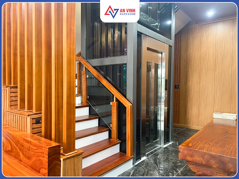 Thang máy vách kính
