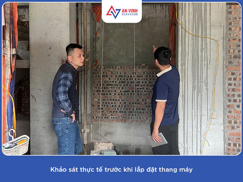 An Vinh khảo sát thực tế trước khi lắp đặt thang máy