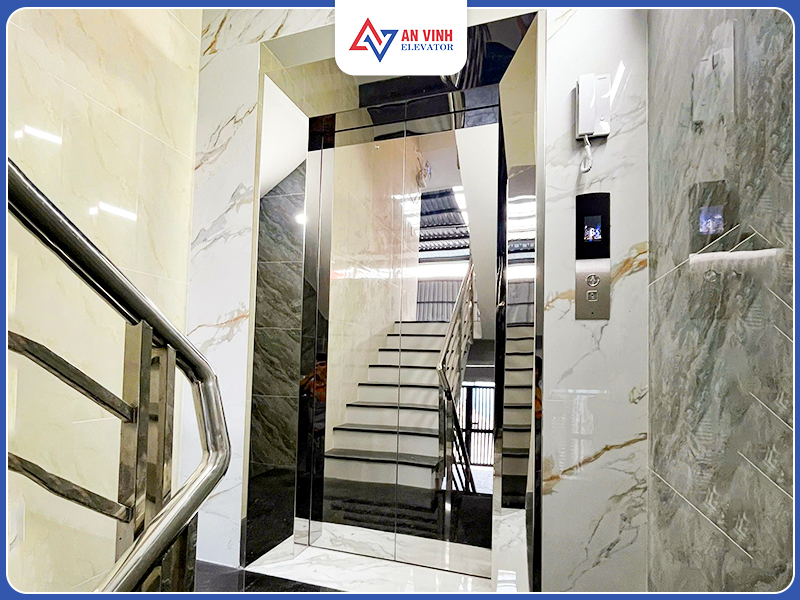 Lắp thang máy ở cuối nhà